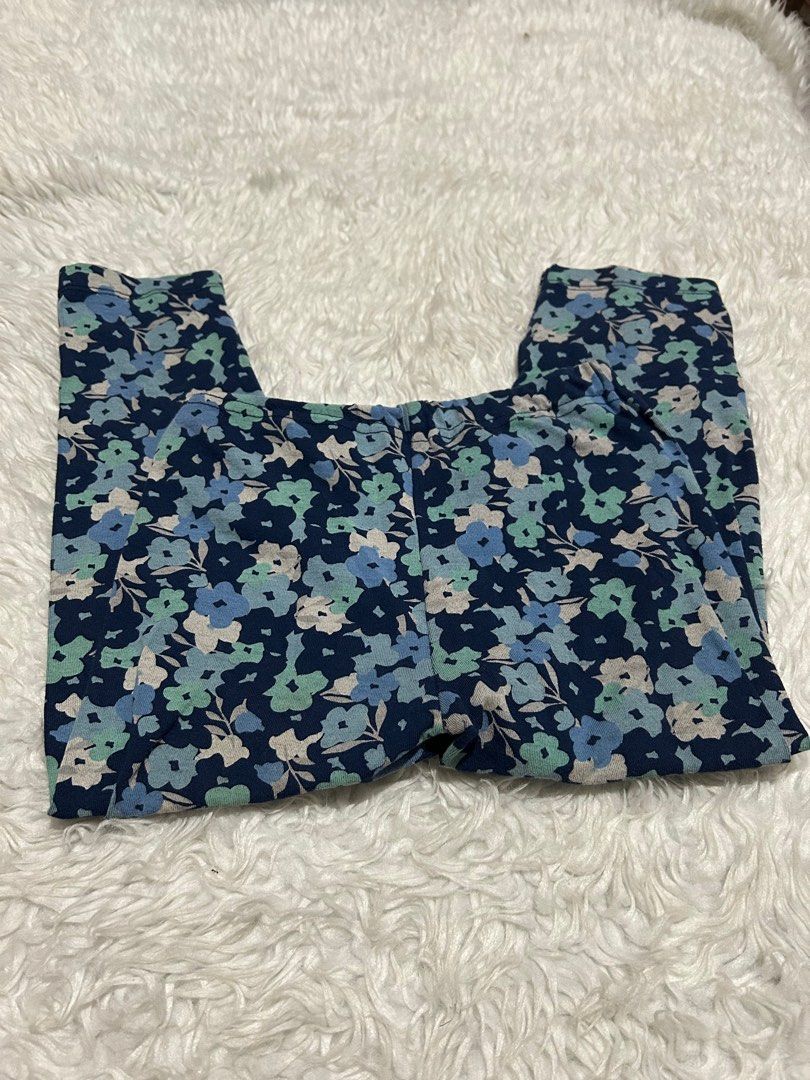 Uniqlo floral leggings (Category: Babies & Kids Fashion) located in General Trias. Submitted by theosdeclutter (Listing ID 1365780258, Image 1). Description: Size - 120 on tag.