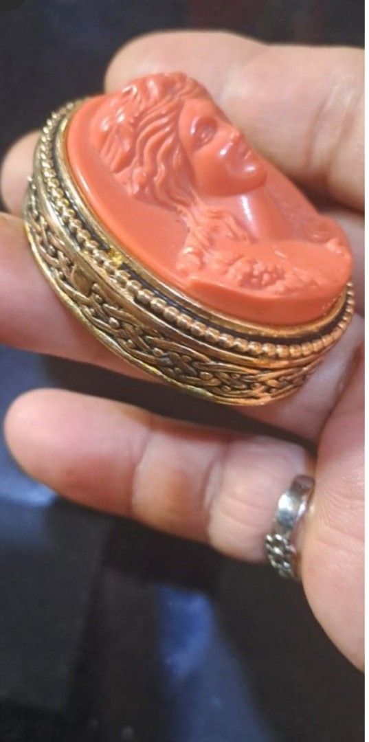Vinatge Estee lauder solid perfume Cameo (Category: Fragrance & Deodorants) located in Davao. Submitted by bravemoon_556cd5 (Listing ID 1365649131, Image 3). Description: we ship nationwide gcash or bank account payment.