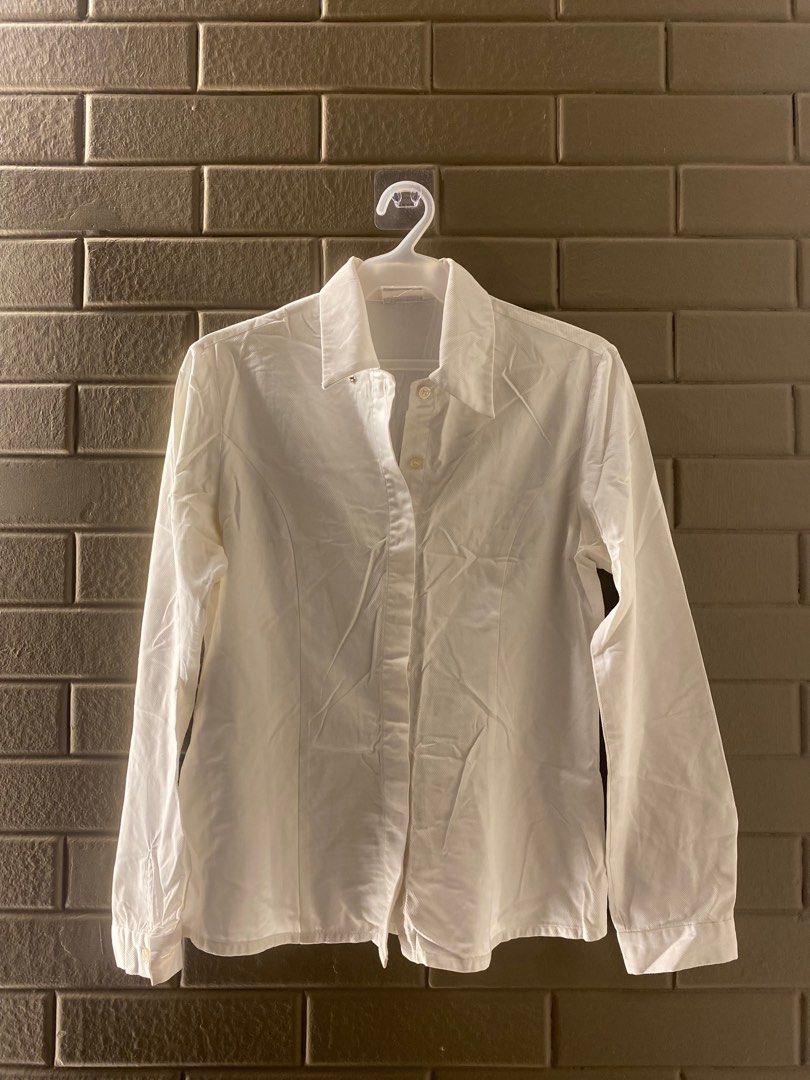 White button down long sleeve shirt (Category: Longsleeves) located in Las Pinas. Submitted by DailyssentialsbyD (Listing ID 1365790968, Image 2). Description: .