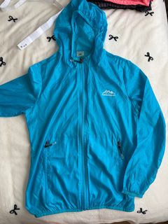 Windbreaker M size but more on a S size64237343975809110