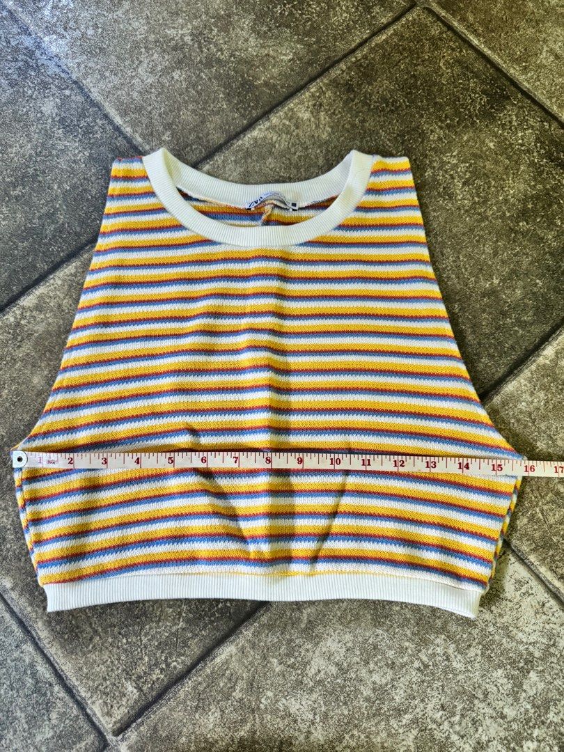 Zara Cropped Top (Category: Sleeveless) located in Pasig City. Submitted by denisecerda1221 (Listing ID 1365675846, Image 2). Description: RFS: cleaning out my sister’s closet. PLEASE READ CAREFULLY Delivery fee c/o buyer and WILL BE THE ONE TO ARRANGE shipping via grab/lalamove/gogoexpress or LBC/J&T for provincial. I won’t allow buyers who make excuses to ask me to arrange shipping for them..