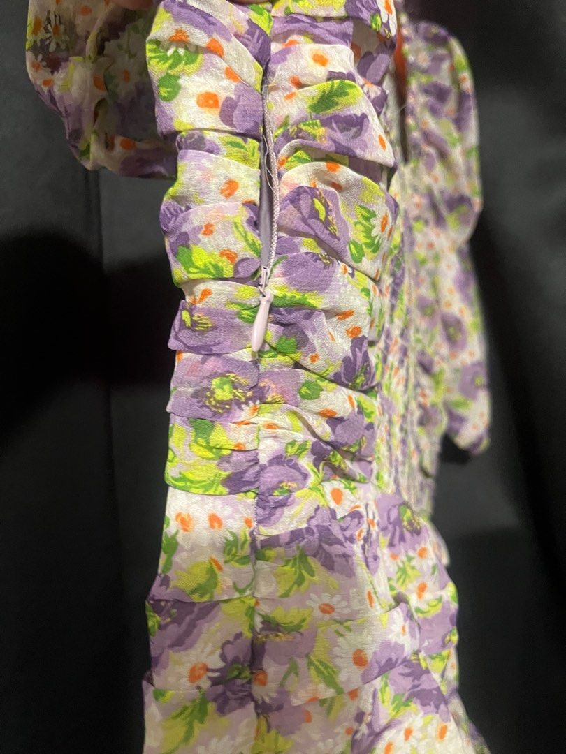 Zara floral dress (Category: Dresses) located in Manila. Submitted by cj101010 (Listing ID 1365689579, Image 3). Description: .