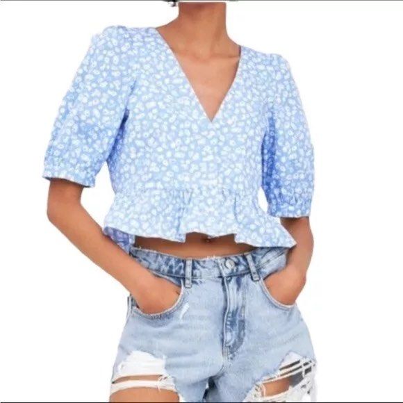 Zara Floral Puff Crop Top (Category: Blouses) located in Paranaque City. Submitted by kryptonnyte (Listing ID 1365433385, Image 1). Description: Size small Lowballers and demanding/unreasonable potential buyers will be ignored. Please don’t ask for the last price if you are not going to purchase the item. Let’s not waste each other’s time ☺️ .