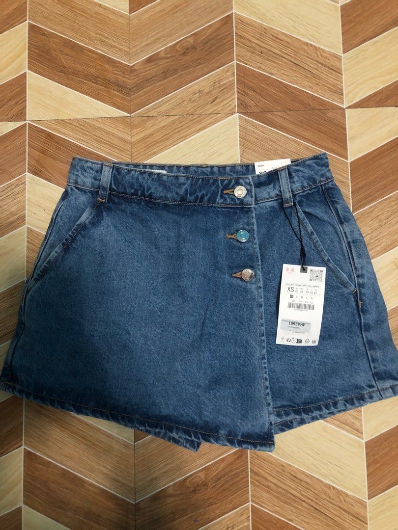 Zara Skort (Category: Shorts) located in Makati City. Submitted by liamalex (Listing ID 1365676951, Image 1). Description: .
