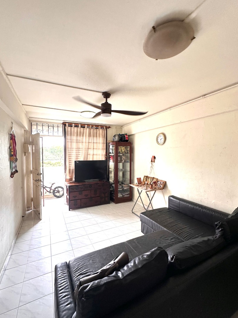 (Category: ) located in . Submitted by your_rental_specialist (Listing ID 1364604409, Image 1). Description: .