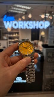 鮮艷黃 CITIZEN Tsuyosa系列 放大鏡鋼帶錶 NJ0150-81Z64208319270403110