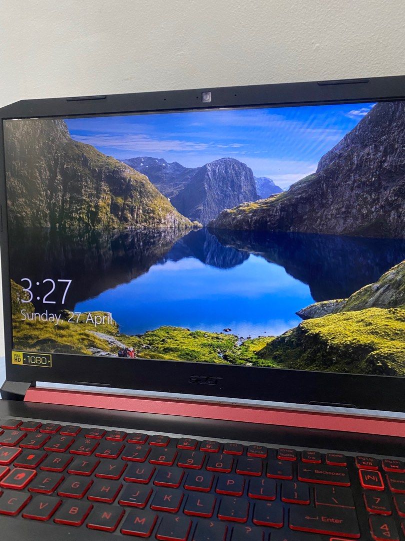 ACER NITRO 5 2018-2019 model (Category: Laptops & Notebooks) located in Pasig City. Submitted by vino_08 (Listing ID 1365896681, Image 3). Description: RUSH❗️❗️❗️ FOR SALE ACER NITRO 5 (2018 or 2019 model) 10,000 only See pics for specs Functional need lang upgrade RAM i think RFS: Need to upgrade and hindi na nagagamit Issues: Signs of usage (keyboard) Broken part (last pic) Minsan nag off magisa (maybe sa battery or madumi na yung loob).