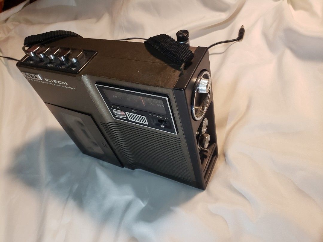 AIWA愛華早期小型收錄音機TPR一501 ，卡式帶機，收音機全正常