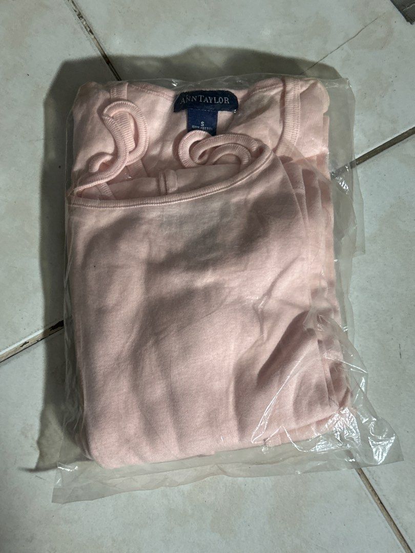 Ann taylor cardigan and sando top set (Category: Others Tops) located in San Juan City. Submitted by annietango (Listing ID 1365940611, Image 3). Description: Cardigan only - 400 Tank top only - 300 Set - 700.