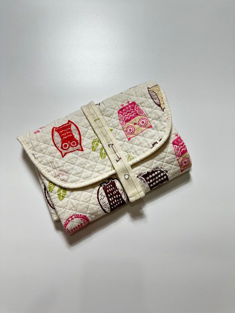 Babies’ Foldable Waterproof HQ Changing Mat (Category: Changing Mats & Accessories) located in Baguio. Submitted by zies_thrifthaven (Listing ID 1365940644, Image 3). Description: Bought in Korea Excellent Condition No Flaw.