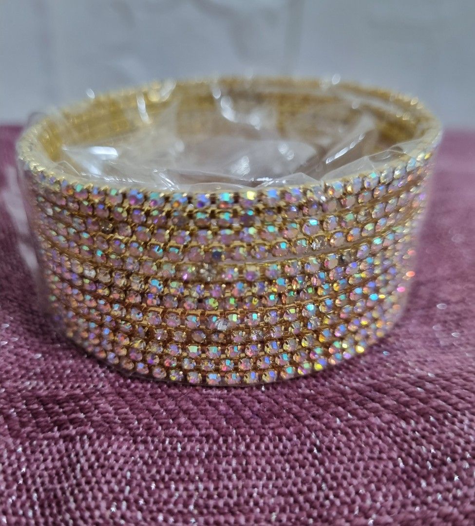 Bangles （分類：手鍊）位於 Hong Kong。 由 9blingbling 提交（商品編號 1366004111，圖片 5）。簡介： Hkd80 set. The other bangles together in the packet hkd40.。