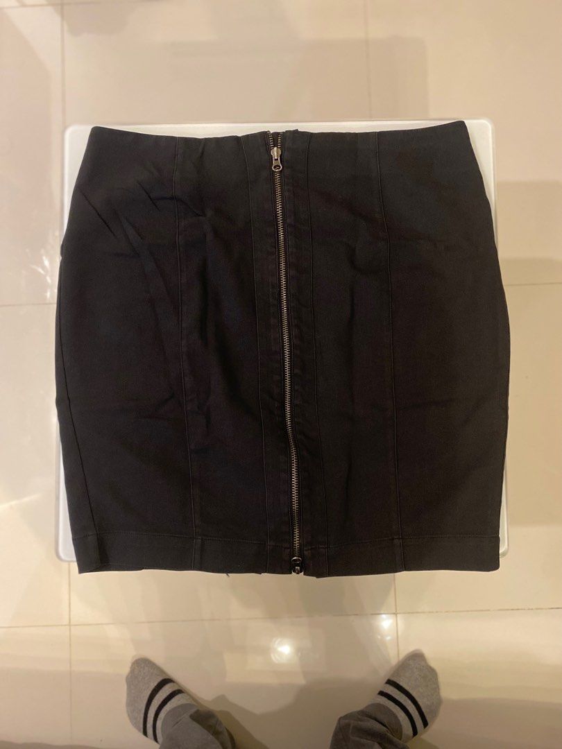 Black Zip Up sexy skirt (Category: Skirts) located in Las Pinas. Submitted by DailyssentialsbyD (Listing ID 1365840378, Image 2). Description: .