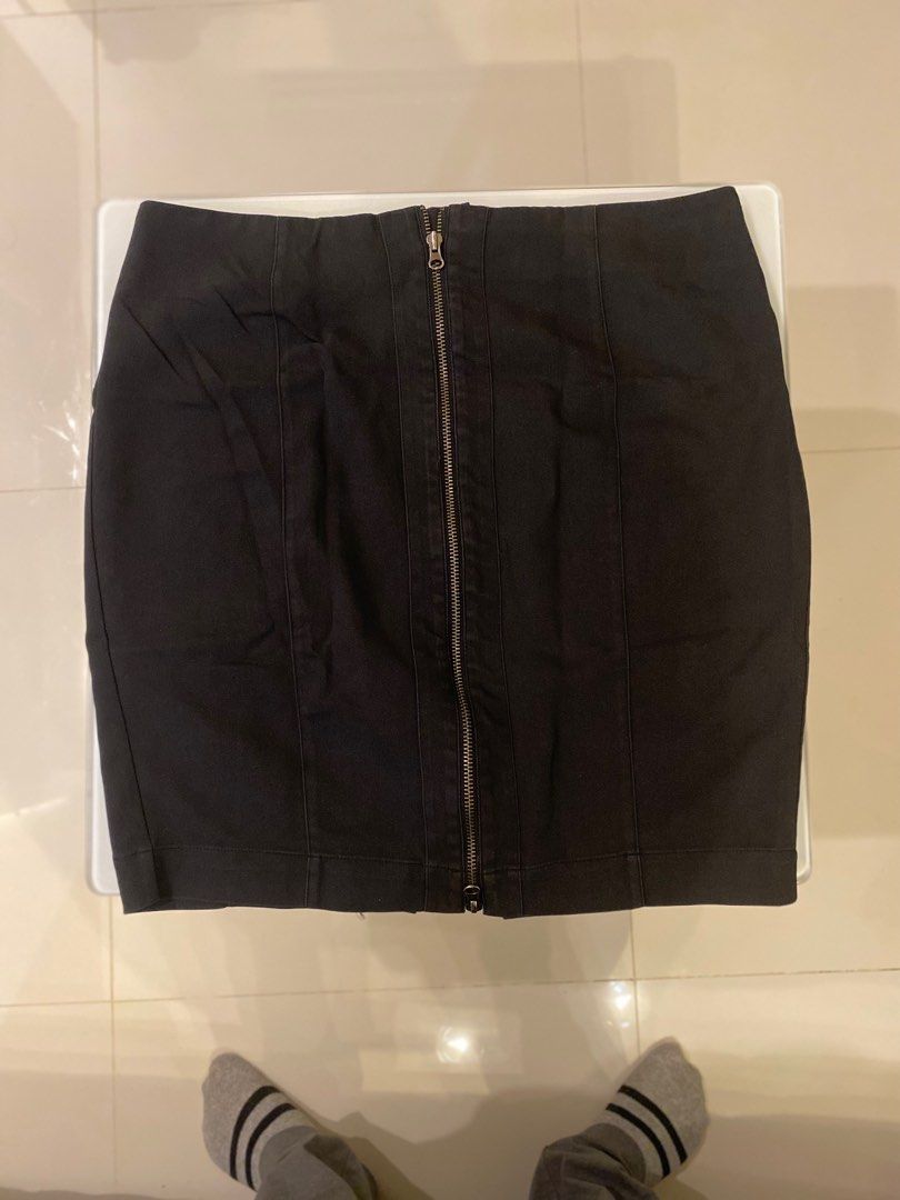 Black Zip Up sexy skirt (Category: Skirts) located in Las Pinas. Submitted by DailyssentialsbyD (Listing ID 1365840378, Image 3). Description: .
