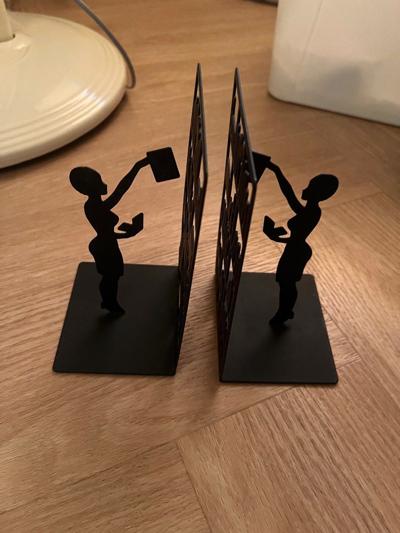 Bookends (Category: Children's Books) located in Pasig City. Submitted by dcvirata (Listing ID 1365869825, Image 3). Description: Bookends to help hold and display books.