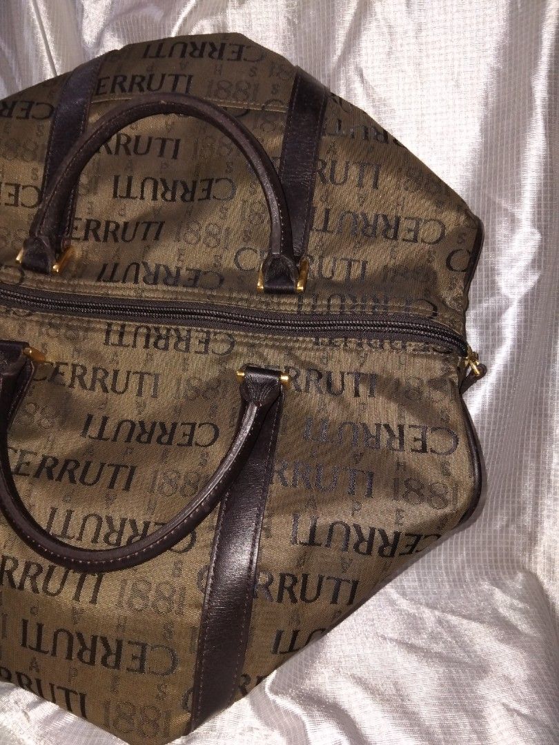 Cerruti Doctors Bag Japan (Category: Purses & Pouches) located in Mandaue City. Submitted by vlard21 (Listing ID 1365873059, Image 2). Description: nylon ykk zip.
