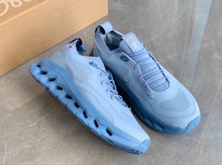(Category: ) located in . Submitted by fashion.shoppp (Listing ID 1365865211, Image 1). Description: .