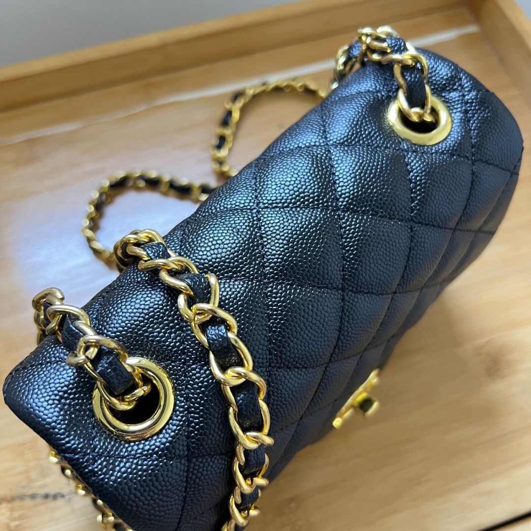 Chanel Square Mini Flap Chain Bag (Category: Luxury Bags & Wallets) located in Antipolo. Submitted by mjlenihcpreloved (Listing ID 1333790535, Image 3). Description: .