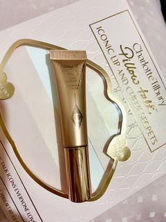 Charlotte Tilbury  Light wand highlighter