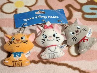Disney Marie cat keychain set