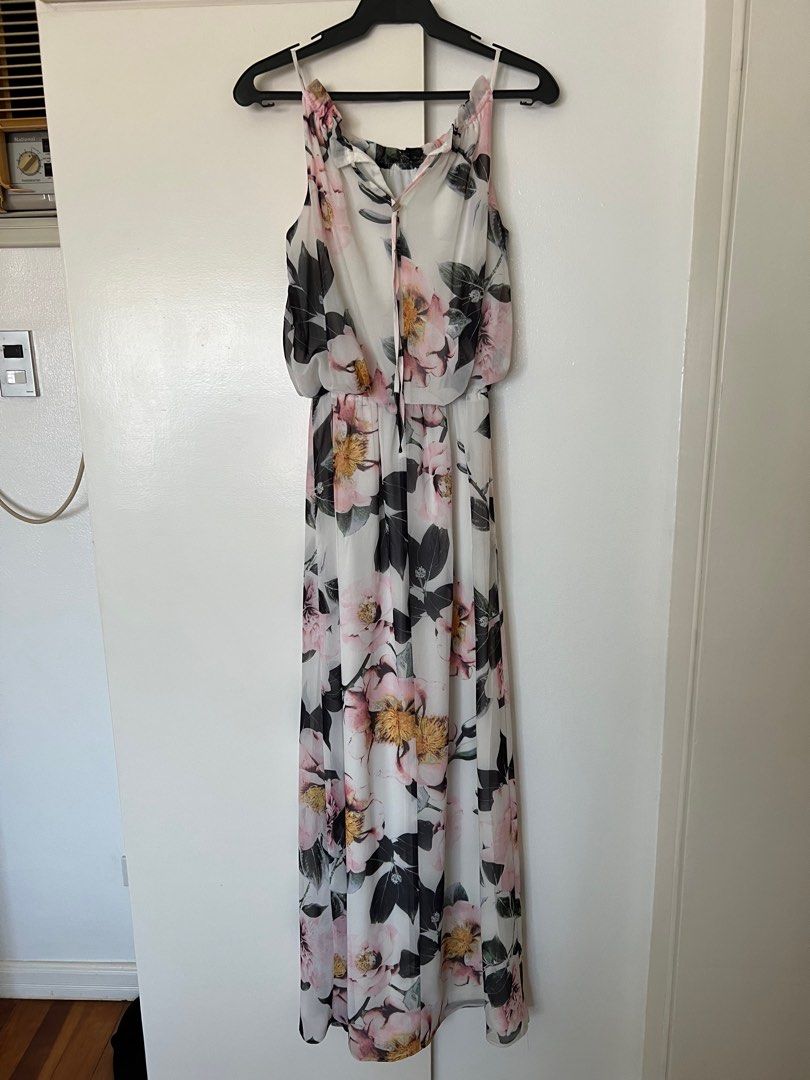 Dorothy Perkins long dress (Category: Dresses) located in Paranaque City. Submitted by pattyaurel (Listing ID 1365873706, Image 2). Description: Dorothy Perkins long printed floral dress. Size small..