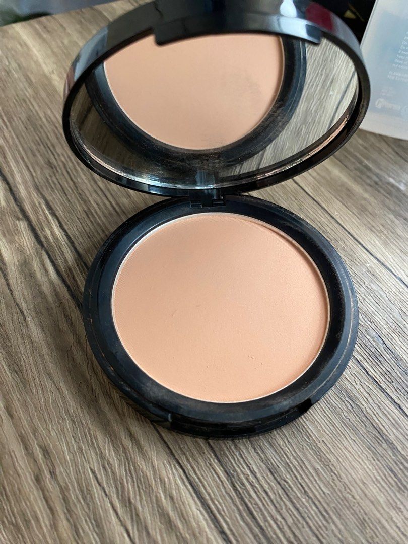 EB Matte Face Powder (Category: Makeup) located in Quezon City. Submitted by aacollectionph (Listing ID 1365837720, Image 1). Description: Wrong shade Puff not included for hygiene purposes .