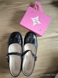 Florsheim black shoes size 32