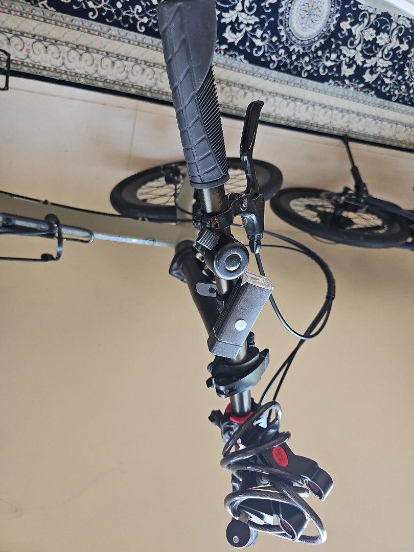 Java Folding Bike (Category: Bicycles) located in Singapore. Submitted by hajipda1 (Listing ID 1365847638, Image 8). Description: Selling a lightly used Java folding bike. It's in good condition and folds up easily for storage. It has a comfortable seat and a sturdy frame. Perfect for commuting or short rides around town. .