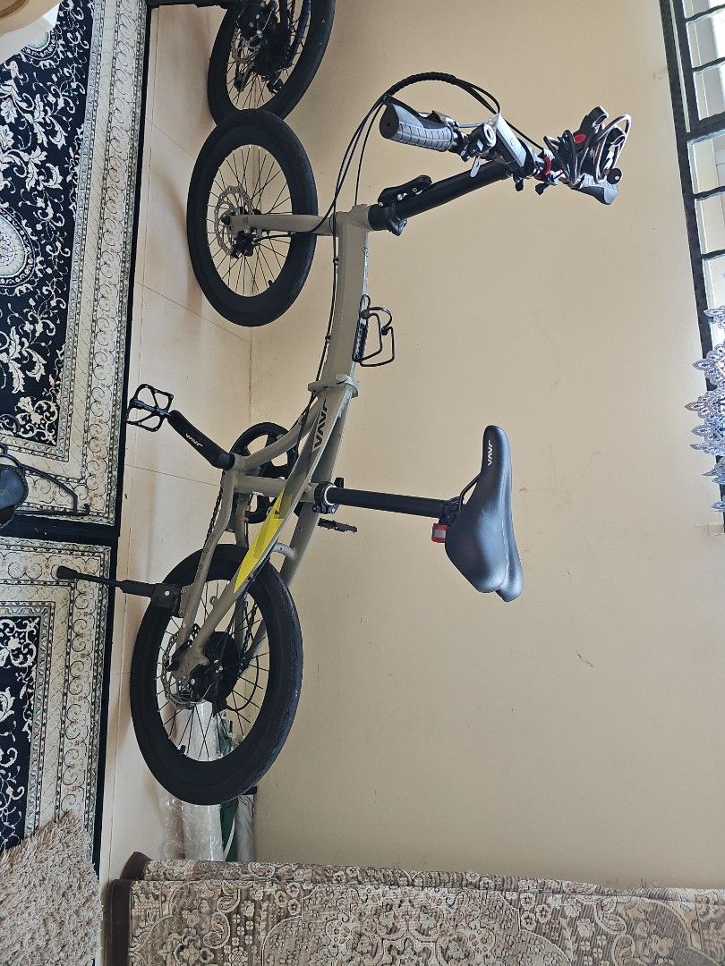 Java Folding Bike (Category: Bicycles) located in Singapore. Submitted by hajipda1 (Listing ID 1365847638, Image 1). Description: Selling a lightly used Java folding bike. It's in good condition and folds up easily for storage. It has a comfortable seat and a sturdy frame. Perfect for commuting or short rides around town. .
