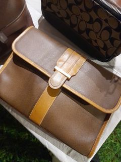 (Kategori: ) berada di . Dikirim oleh vintagebuddy.id (ID iklan 1366005037, Gambar 1). Deskripsi: .