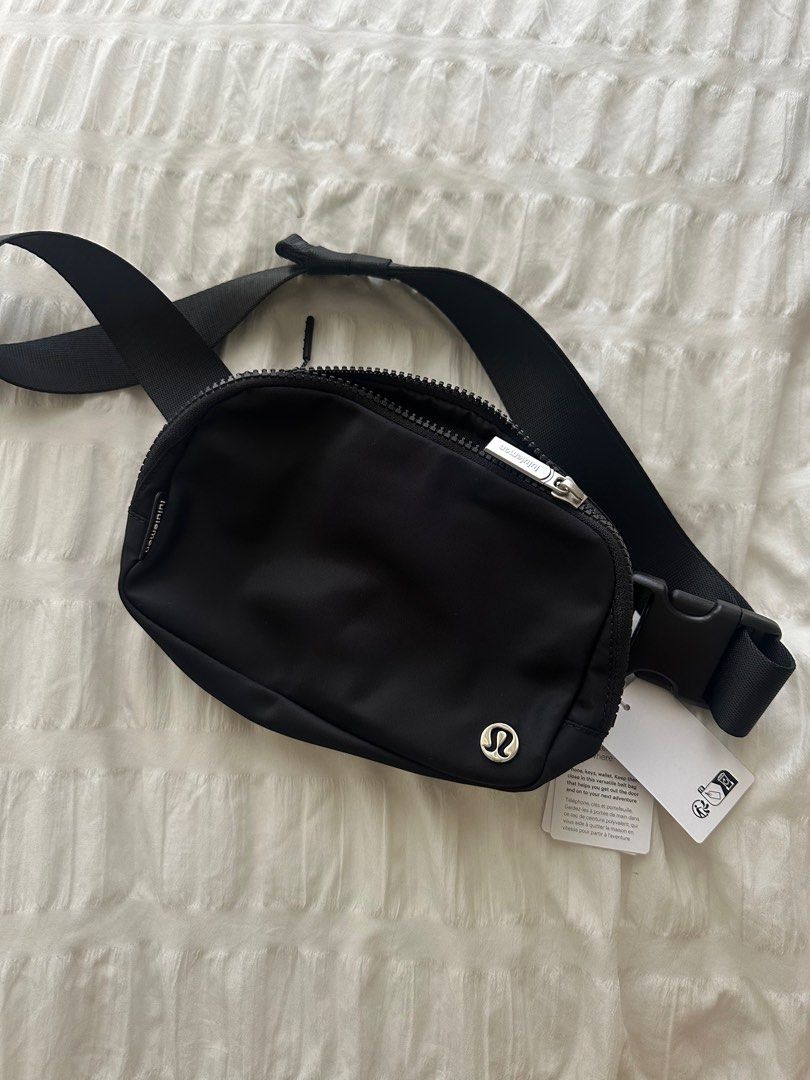 Lululemon Everywhere Bag 1L (BRAND NEW) (Category: Cross-body Bags) located in Mandaluyong City. Submitted by n444t (Listing ID 1365875950, Image 1). Description: RFS: want another color / changed my mind .