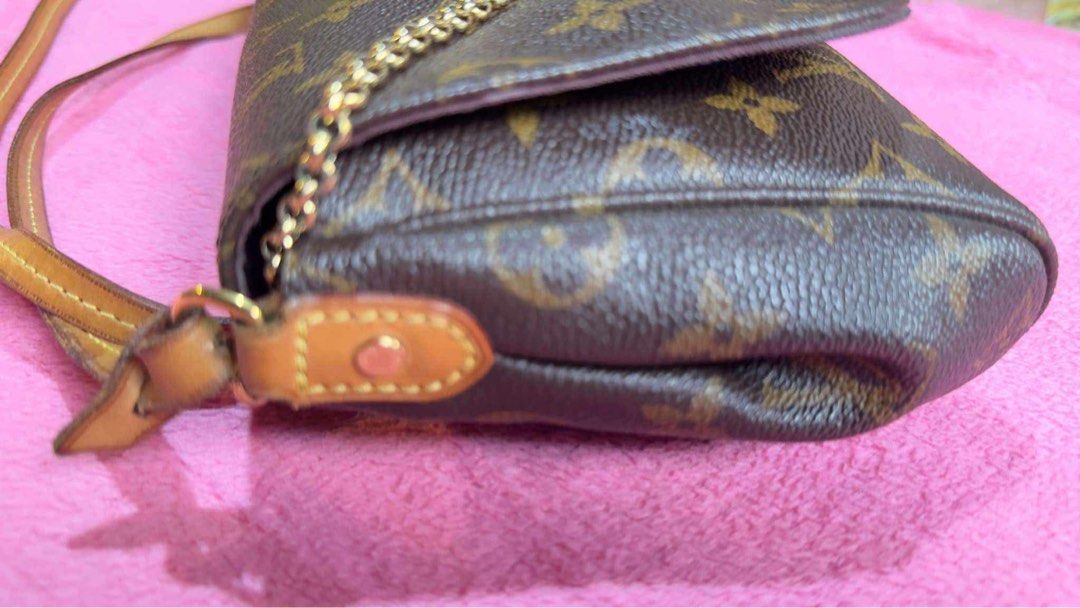 LV favorite MM (Category: Luxury Bags & Wallets) located in Manila. Submitted by trendyfindscitrine (Listing ID 1365911806, Image 3). Description: Pre loved used but not abused Condition as seen on the photo Inclusion dust bag Pick up QC commonwealth .
