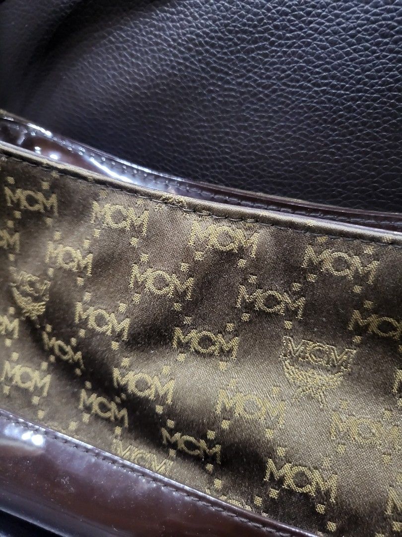 MCM POCHETTE (Category: Luxury Bags & Wallets) located in Las Pinas. Submitted by peloveditems (Listing ID 1365843441, Image 2). Description: .
