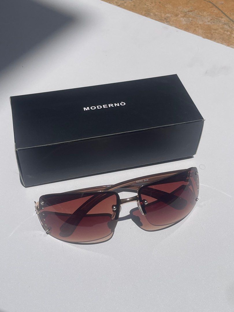 Modeno Y2K sunglasses brand new (Category: Sunglasses & Eyewear) located in Pasig City. Submitted by AlbertCruz97 (Listing ID 1365868199, Image 1). Description: UV Protection Y2k design Color: Brown Premium sunglasses packed with PU leather pouch.