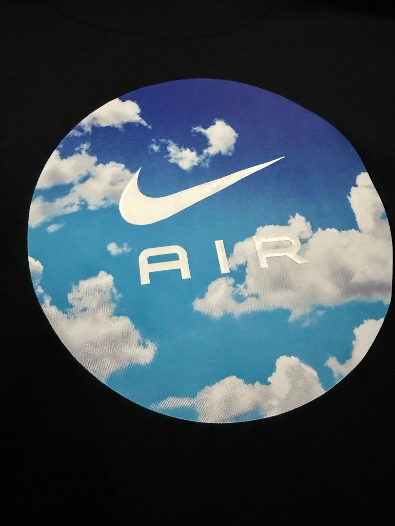 Nike Max90 Tshirt (Category: Tshirts & Polo Shirts ) located in Valenzuela. Submitted by decluttrr (Listing ID 1365945967, Image 2). Description: Literally fitted only Good as Brandnew Size Small Loose fit Made from midweight cotton in our signature Max90 fit, this Nike Air tee is roomy through the chest and body for casual comfort and style. Pair it with your favourite Nike Air sneakers for a fresh look. Colour Shown: Black Style: FD1252-010.