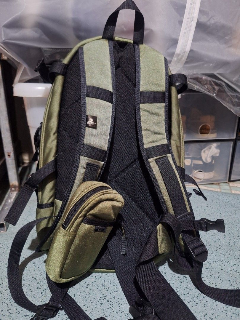 Porter japan bicycle style bag (Category: Backpacks) located in Paranaque City. Submitted by boiwiz01 (Listing ID 1365956273, Image 2). Description: bicycle bag by porter japan pwede bladder upto 3L complete with accessory pouch can do meet ups moa, pitx or ayala malls manila bay pwede rin shipping buyer will shoulder the shipping fee.
