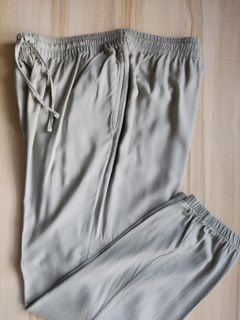 Pre loved UNIQLO pants