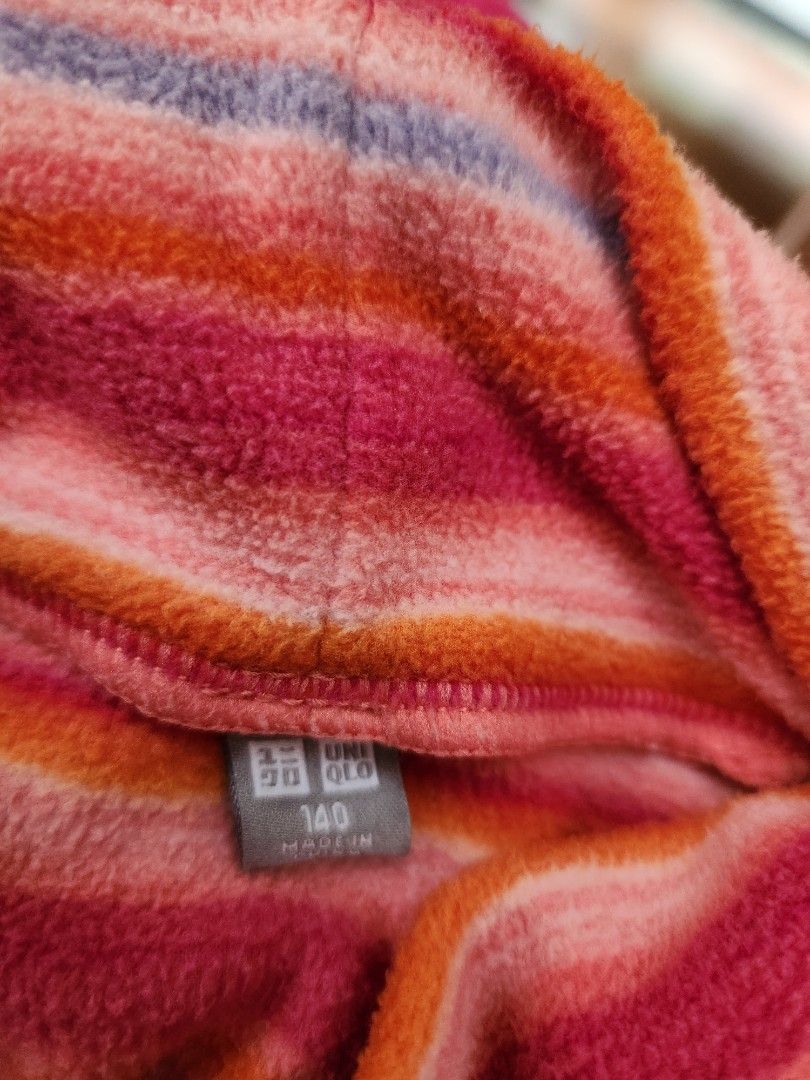 Pre-loved kids Uniqlo Sweater (Category: Others Tops) located in Makati City. Submitted by acequiz (Listing ID 1365868492, Image 3). Description: Please check picture for the size. Size: 140 Delivery via Lalamove / Grab.