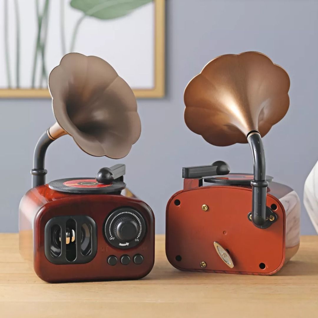 Retro Phonograph Music Box – Vintage Gramophone-Style Gift with Classical Melody for Home Décor & Collectors (Category: Portable Music Players) located in Singapore. Submitted by ervien.com (Listing ID 1365868562, Image 3). Description: Capture Timeless Memories with Our Retro Music Box Bring a touch of nostalgia and elegance to your home with our Retro Phonograph Music Box. This beautifully crafted ornament not only plays the enchanting melody o