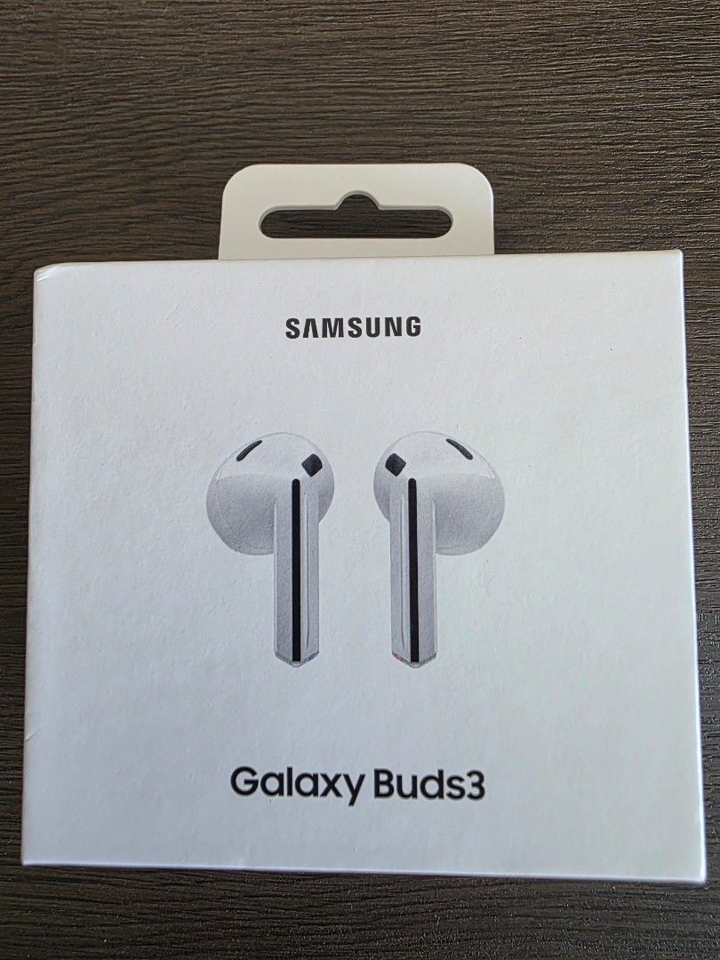 Samsung Galaxy Buds 3 (White) (Category: Earphones) located in Singapore. Submitted by hiroki88 (Listing ID 1365847292, Image 1). Description: BNIB with Seal. 1 year warranty interested Pm me. can do tracking mailer @ $3.9.