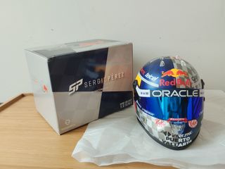 (Category: ) located in . Submitted by f1model-cars-helmets (Listing ID 1360371895, Image 1). Description: .