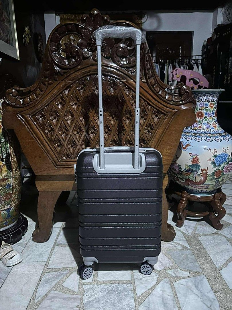 Travel Basic Small luggage Black (Category: Luggage) located in Paranaque City. Submitted by daniertoystore (Listing ID 1365877204, Image 3). Description: small onhand and ready to ship.