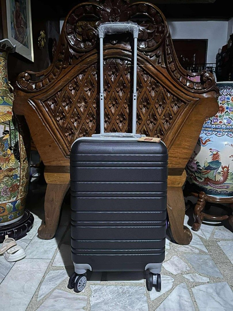 Travel Basic Small luggage Black (Category: Luggage) located in Paranaque City. Submitted by daniertoystore (Listing ID 1365877204, Image 1). Description: small onhand and ready to ship.