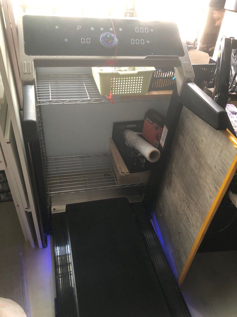 treadmill (Category: Cardio & Fitness Machines) located in Singapore. Submitted by maxck1368 (Listing ID 1365877321, Image 3). Description: Self collect .