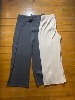 Uniqlo pleated straight pants