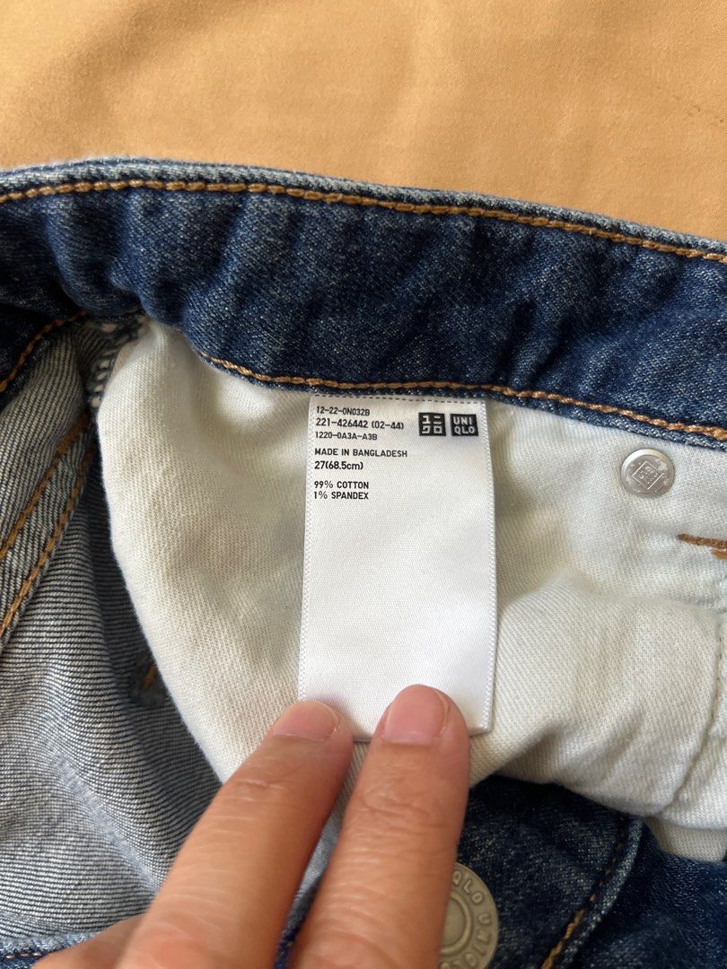 Uniqlo ripped shorts size M (Category: Shorts) located in Quezon. Submitted by lovdogs (Listing ID 1365877455, Image 3). Description: Cute beach shorts very comfy and stretchy. Free Sf☺️.