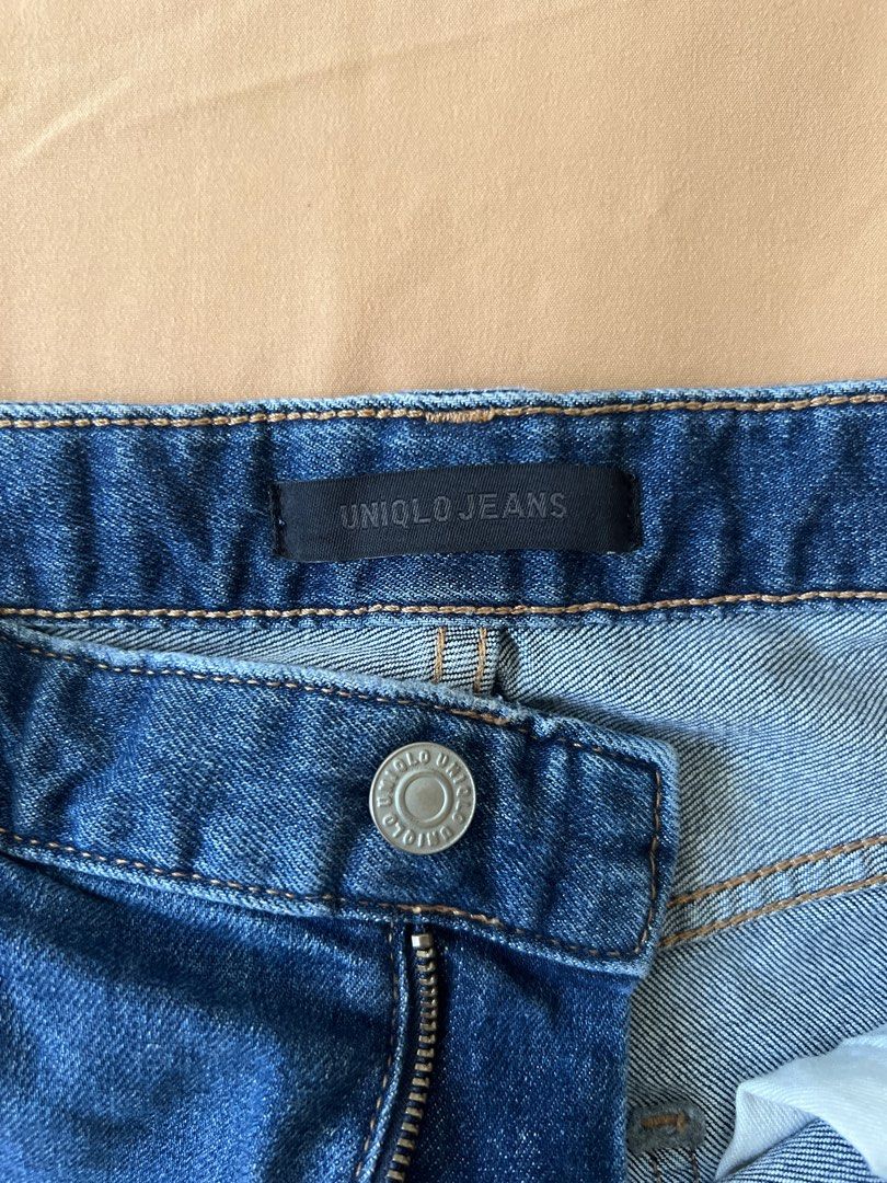 Uniqlo ripped shorts size M (Category: Shorts) located in Quezon. Submitted by lovdogs (Listing ID 1365877455, Image 2). Description: Cute beach shorts very comfy and stretchy. Free Sf☺️.