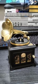 Vintage jewelry music box
