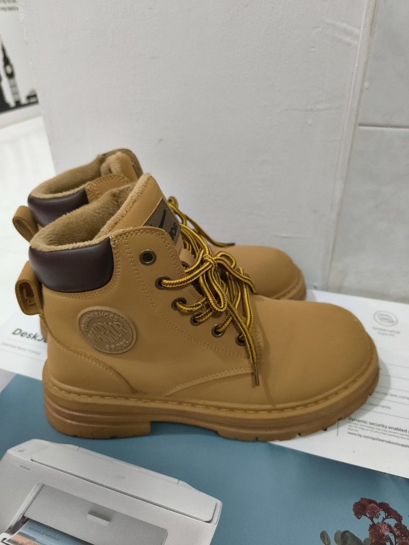 Winter boot (Category: Babies & Kids Fashion) located in Singapore. Submitted by juneree (Listing ID 1365934839, Image 3). Description: Size US39, 24.5cm. in very good condition. only wear once..