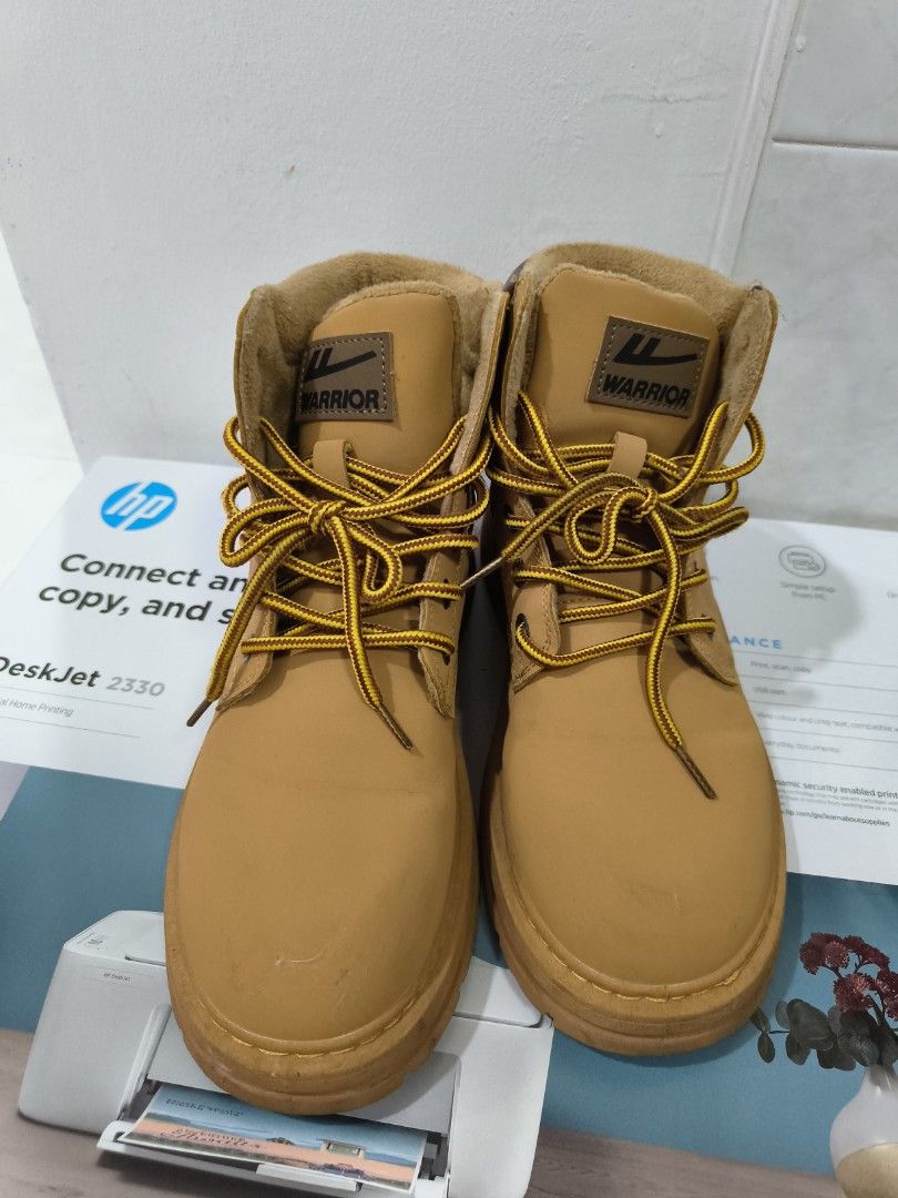 Winter boot (Category: Babies & Kids Fashion) located in Singapore. Submitted by juneree (Listing ID 1365934839, Image 2). Description: Size US39, 24.5cm. in very good condition. only wear once..