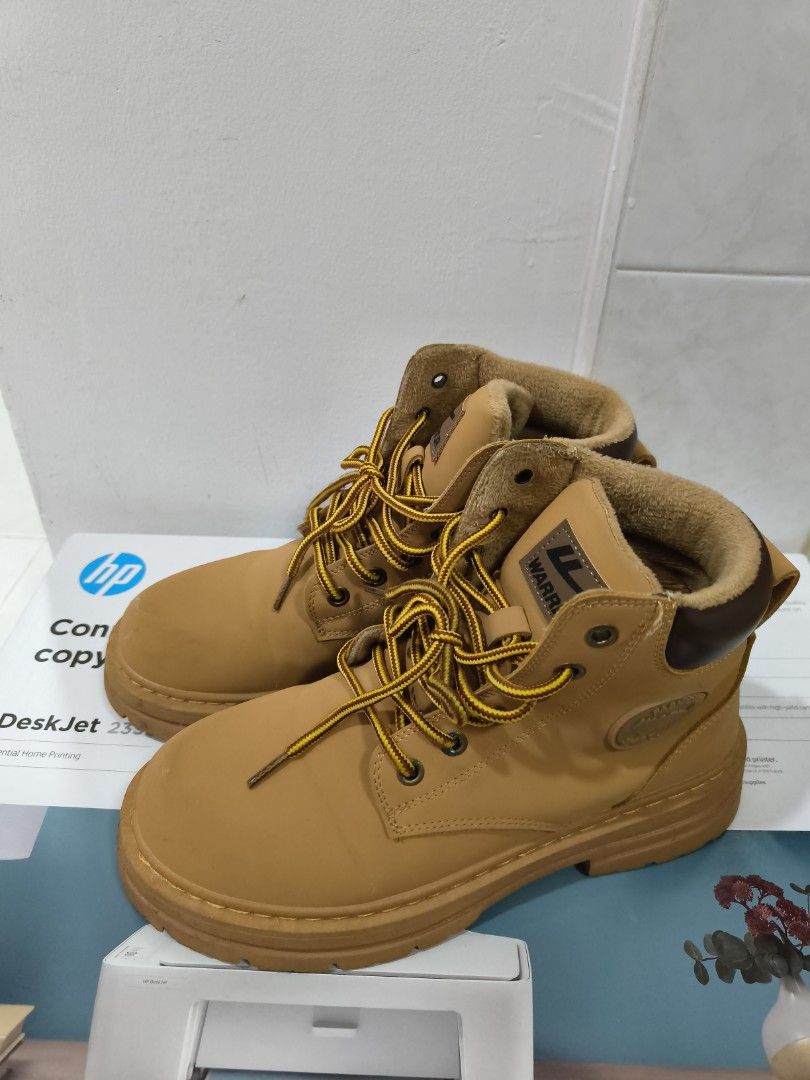 Winter boot (Category: Babies & Kids Fashion) located in Singapore. Submitted by juneree (Listing ID 1365934839, Image 1). Description: Size US39, 24.5cm. in very good condition. only wear once..